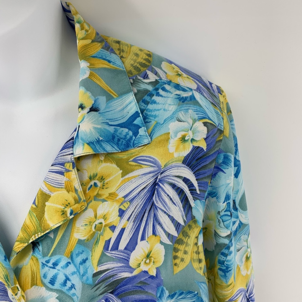Christie & Jill short sleeve button up floral top - Picture 4 of 8